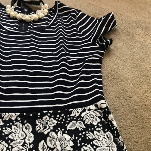 Floral striped dress - Picture 2 of 3